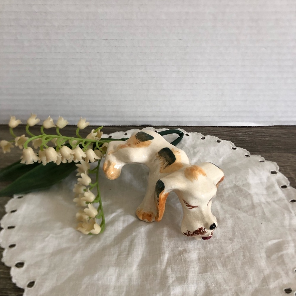 Vtg Hillbilly Hound Leg Up Figurine
